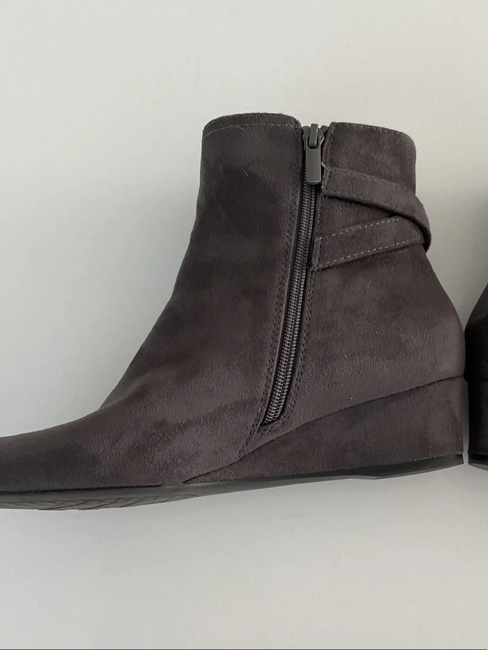 Impo sleek suede